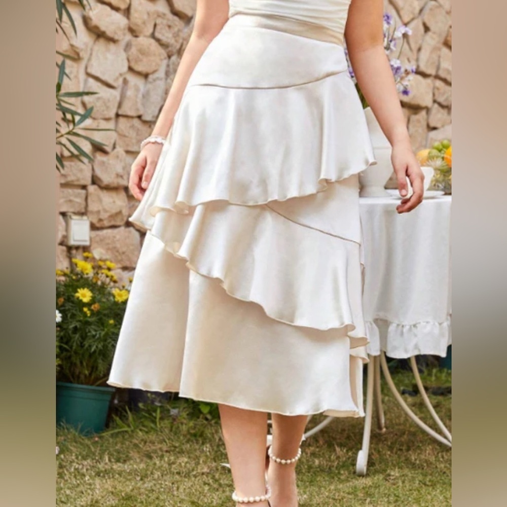 NWT Shein Curve MOD Ruffle Trim Satin Maxi Skirt Plus 4X Ivory Champagne Pearl